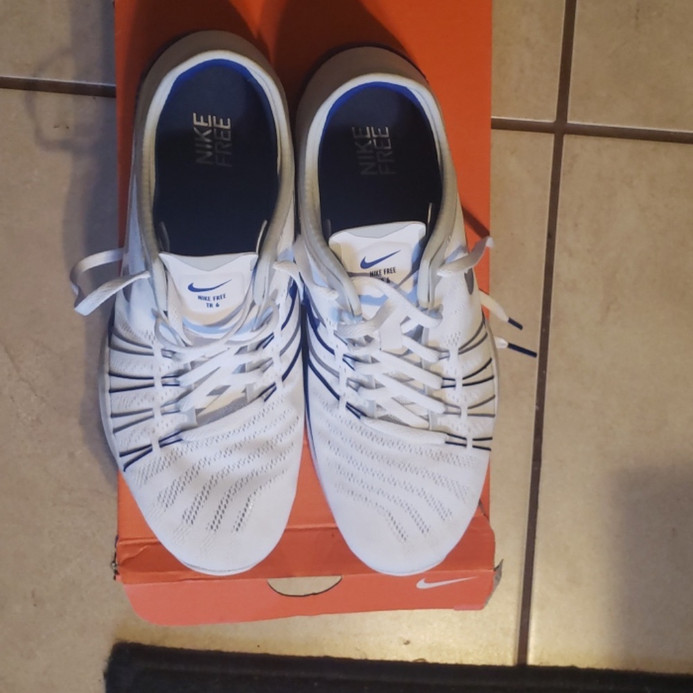 Womens Nike free TR 6 size 10